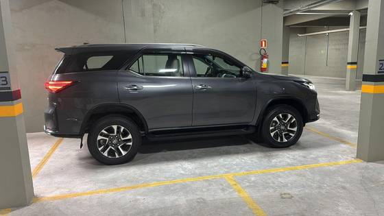 TOYOTA HILUX SW4 2.8 D-4D TURBO DIESEL DIAMOND 7L 4X4 AUTOMÁTICO